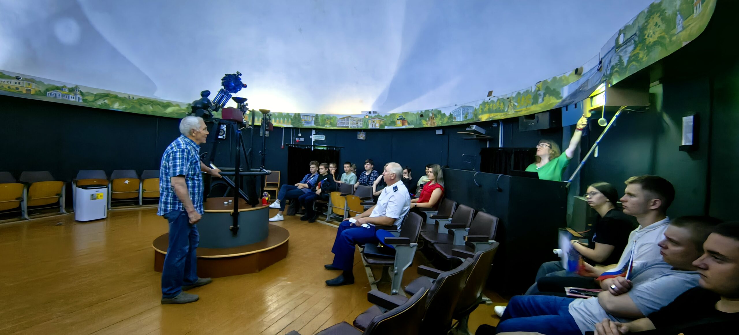 В Трубчевском планетарии прошла встреча, посвященная Дню России