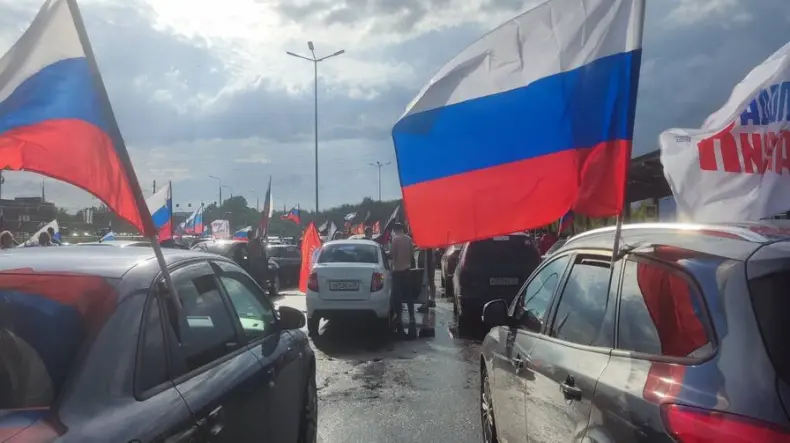 В Брянске начался праздничный автопробег