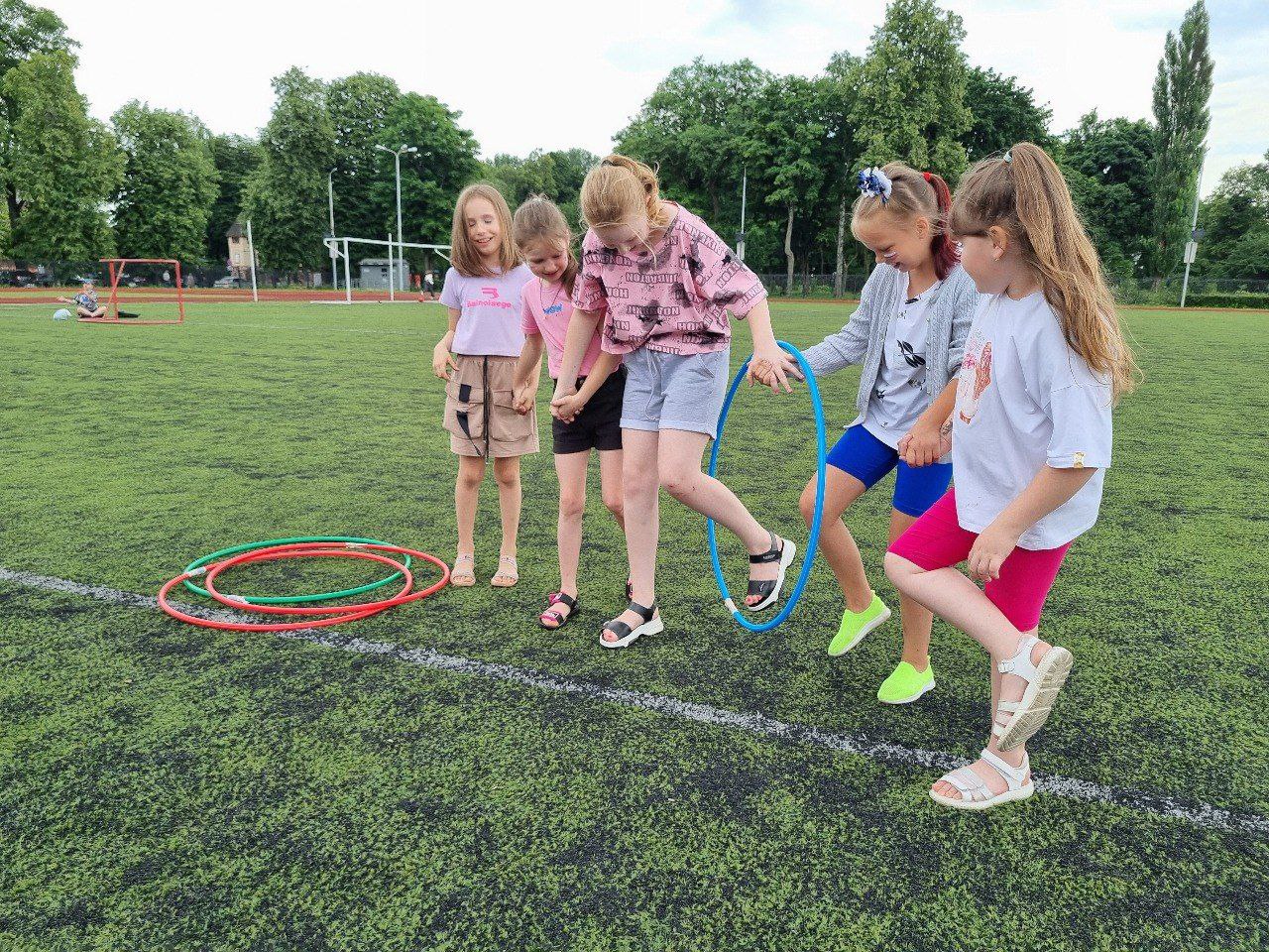 На трубчевском стадионе «Нерусса» прошел спортивный праздник в рамках фестиваля «Спортивная семья – здоровая Россия»