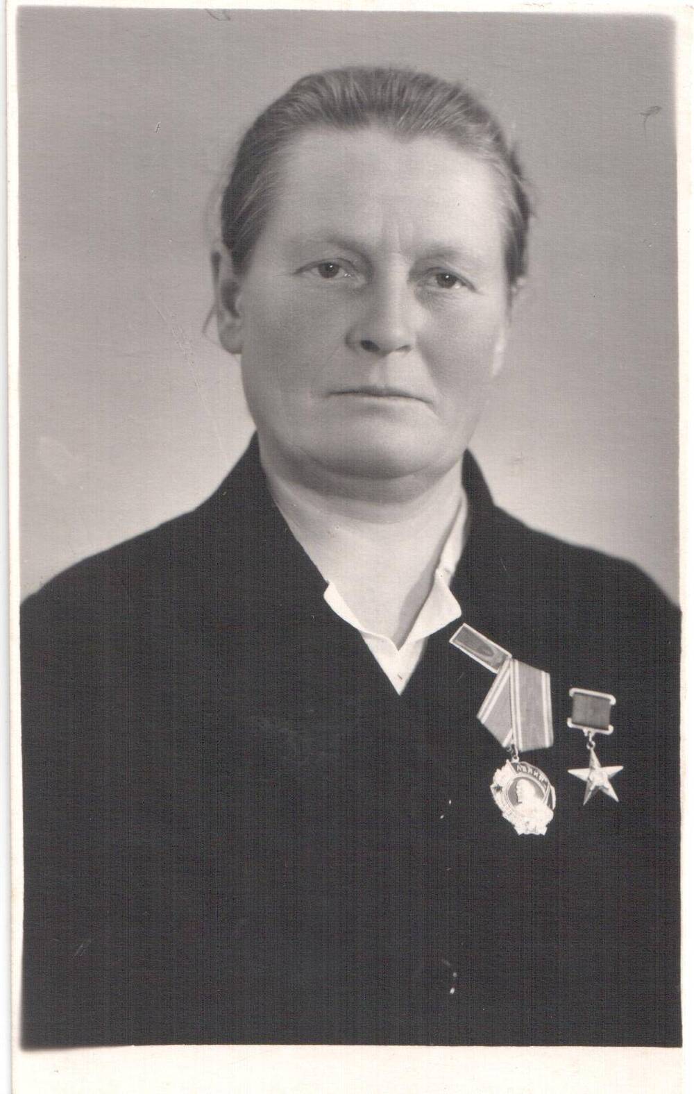 Уроженка трубчевской деревни Городцы Е. М. Никитина трудом славила родную землю