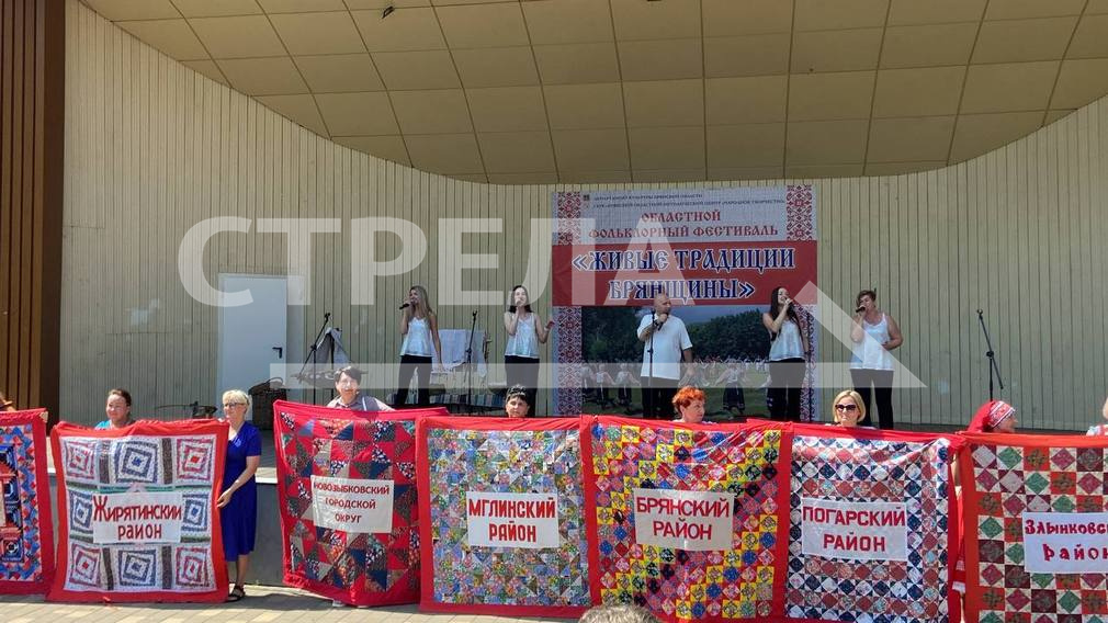 Брянских артистов народных коллективов и мастеров народного творчества поздравили с Единым днем фольклора