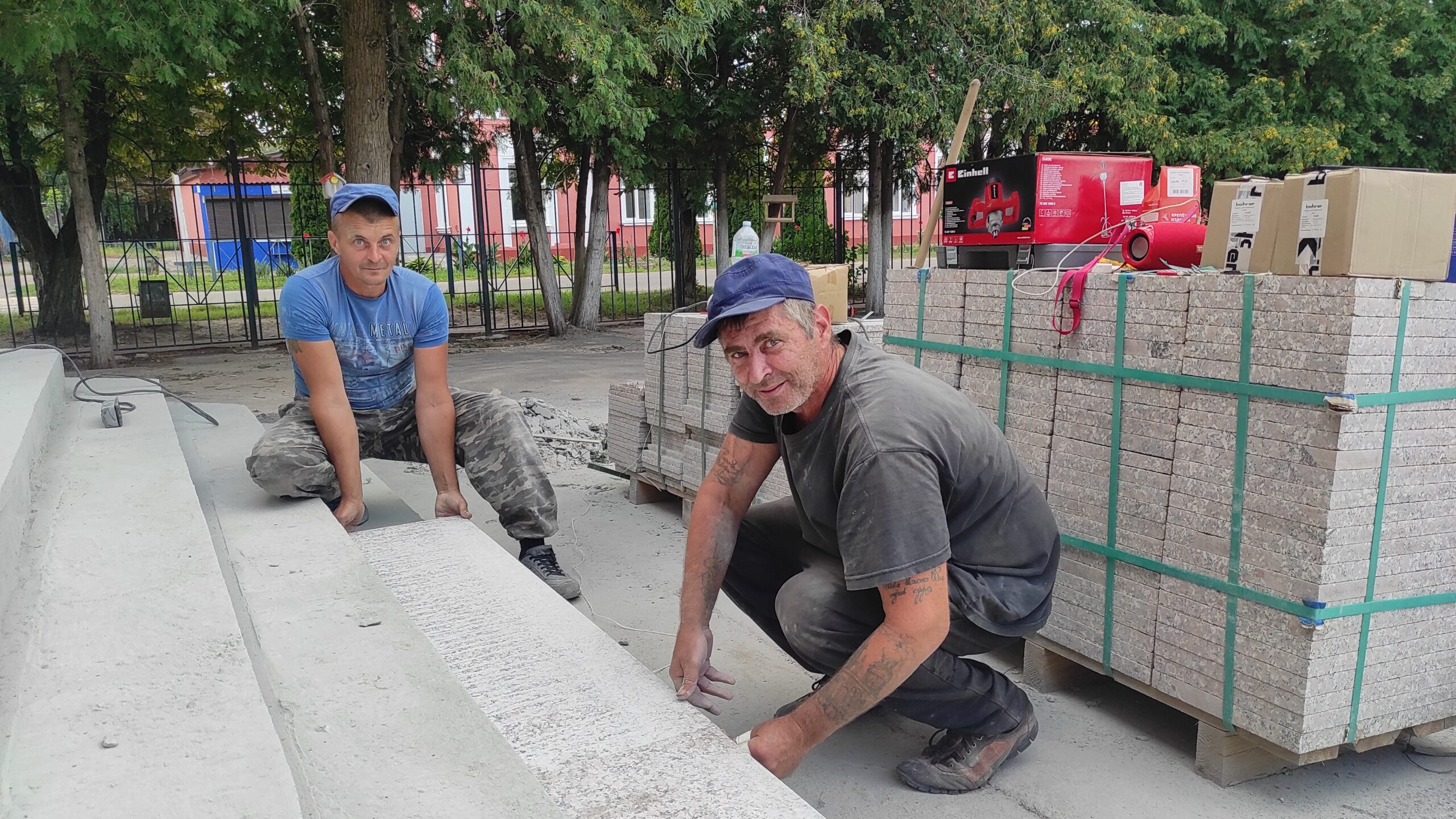 Трубчанам в День строителя рассказали о ходе капремонта СОШ №1