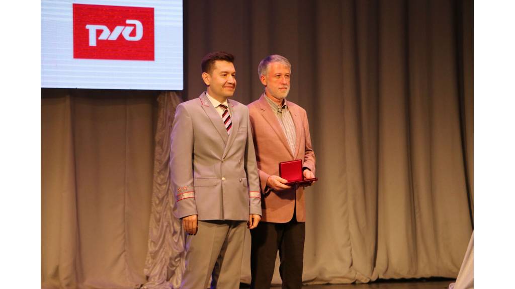 Железнодорожники Брянска принимали поздравления с профессиональным праздником