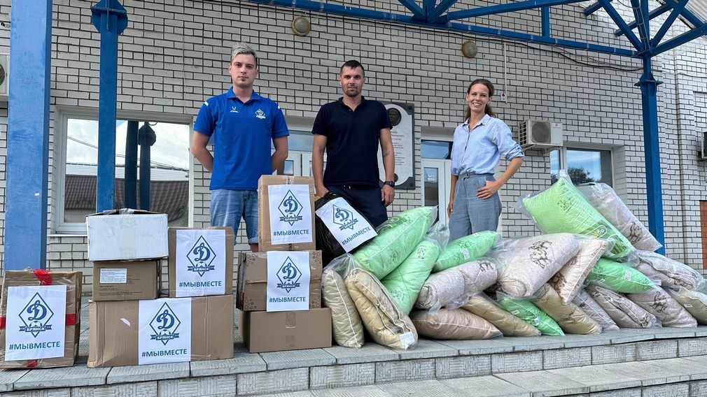 Футболисты команды «Динамо-Брянск» приняли участие в сборе гумпомощи  курянам