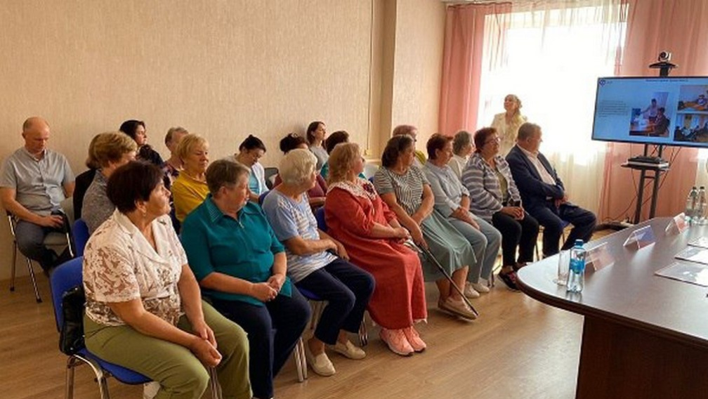 В брянской Жуковке начал работать Центр общения старшего поколения