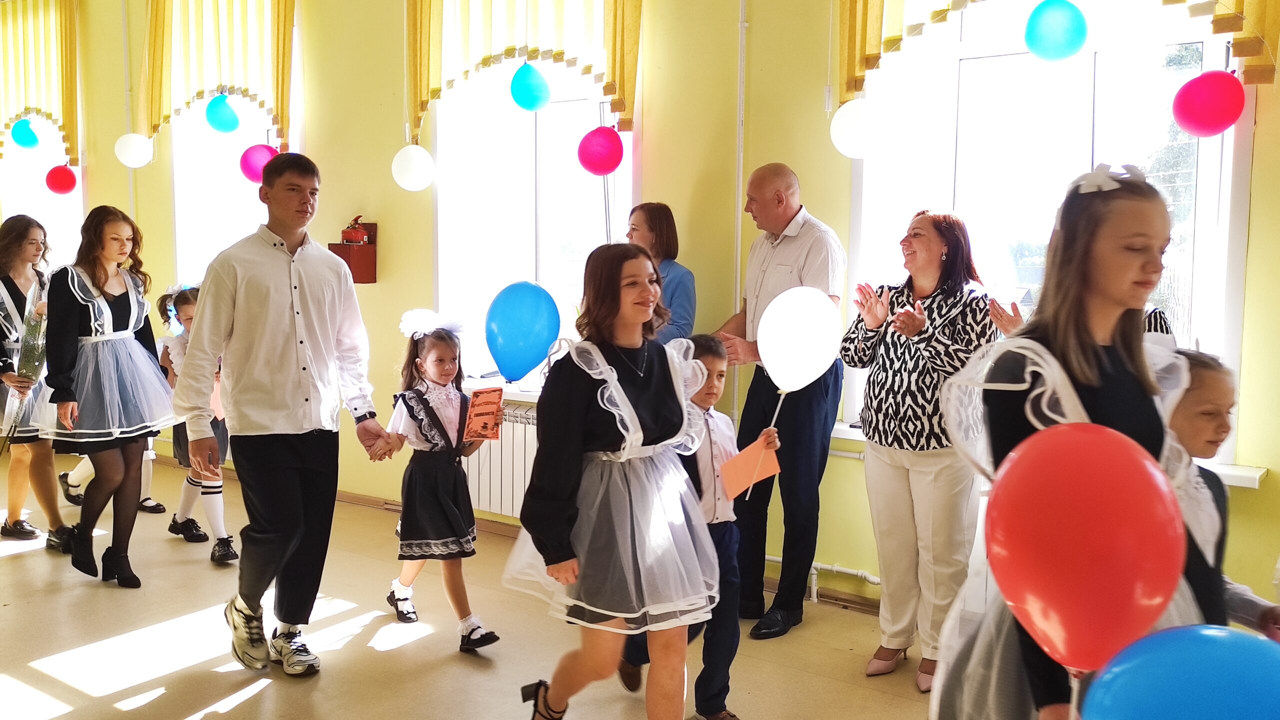 Для трубчевских гимназистов прозвучал первый школьный звонок