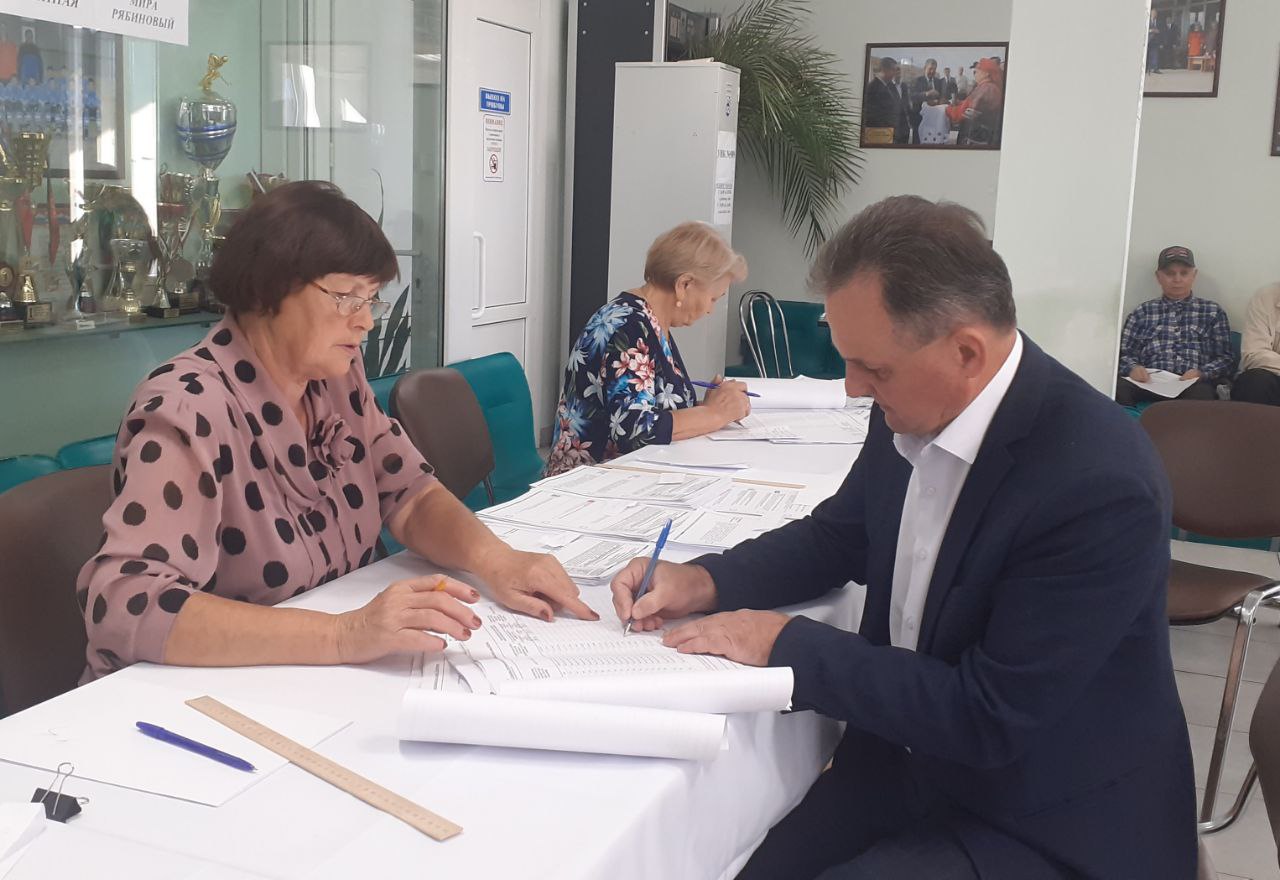 Глава Трубчевского района проголосовал на выборах