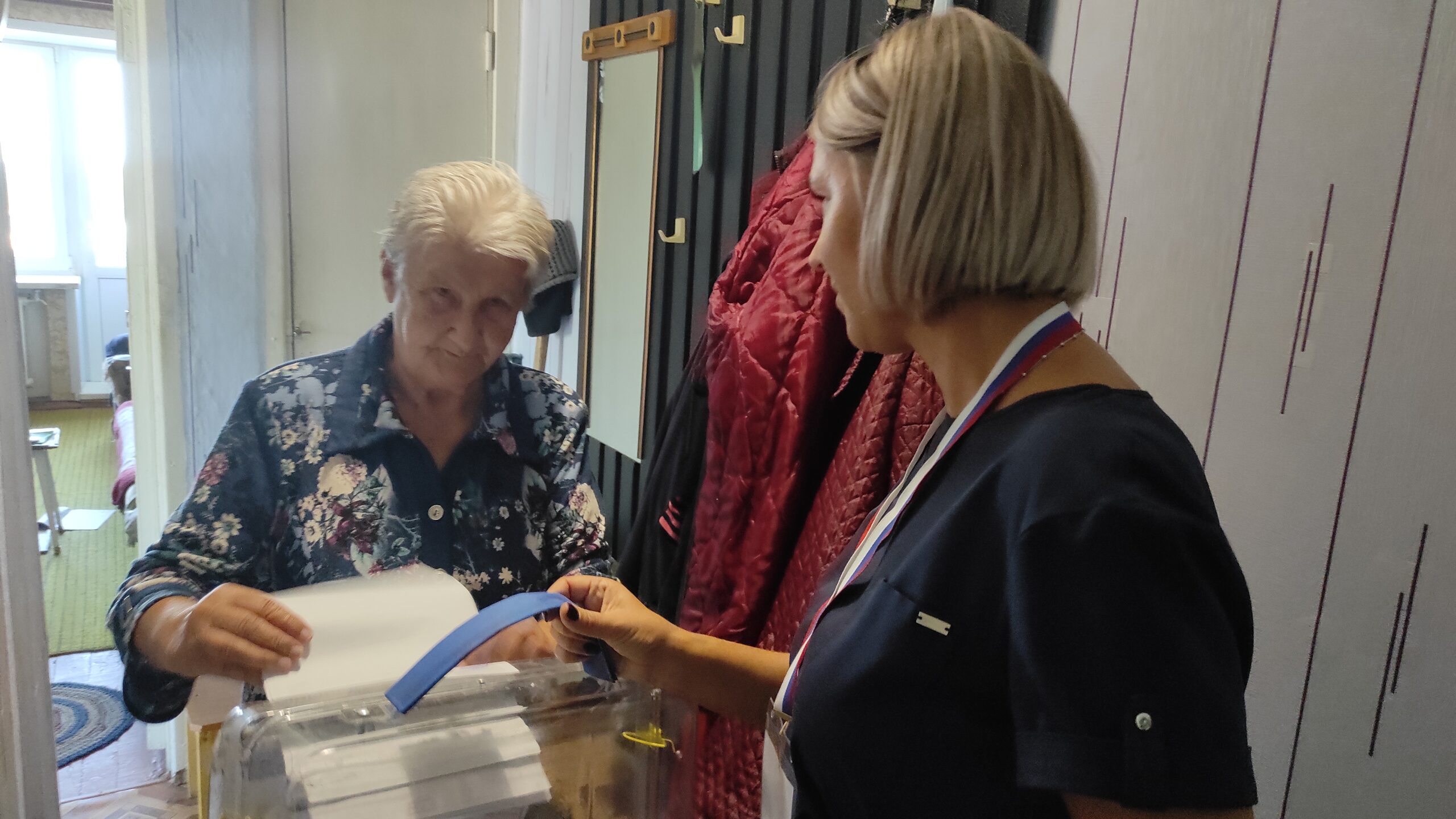 Трубчане голосуют на дому