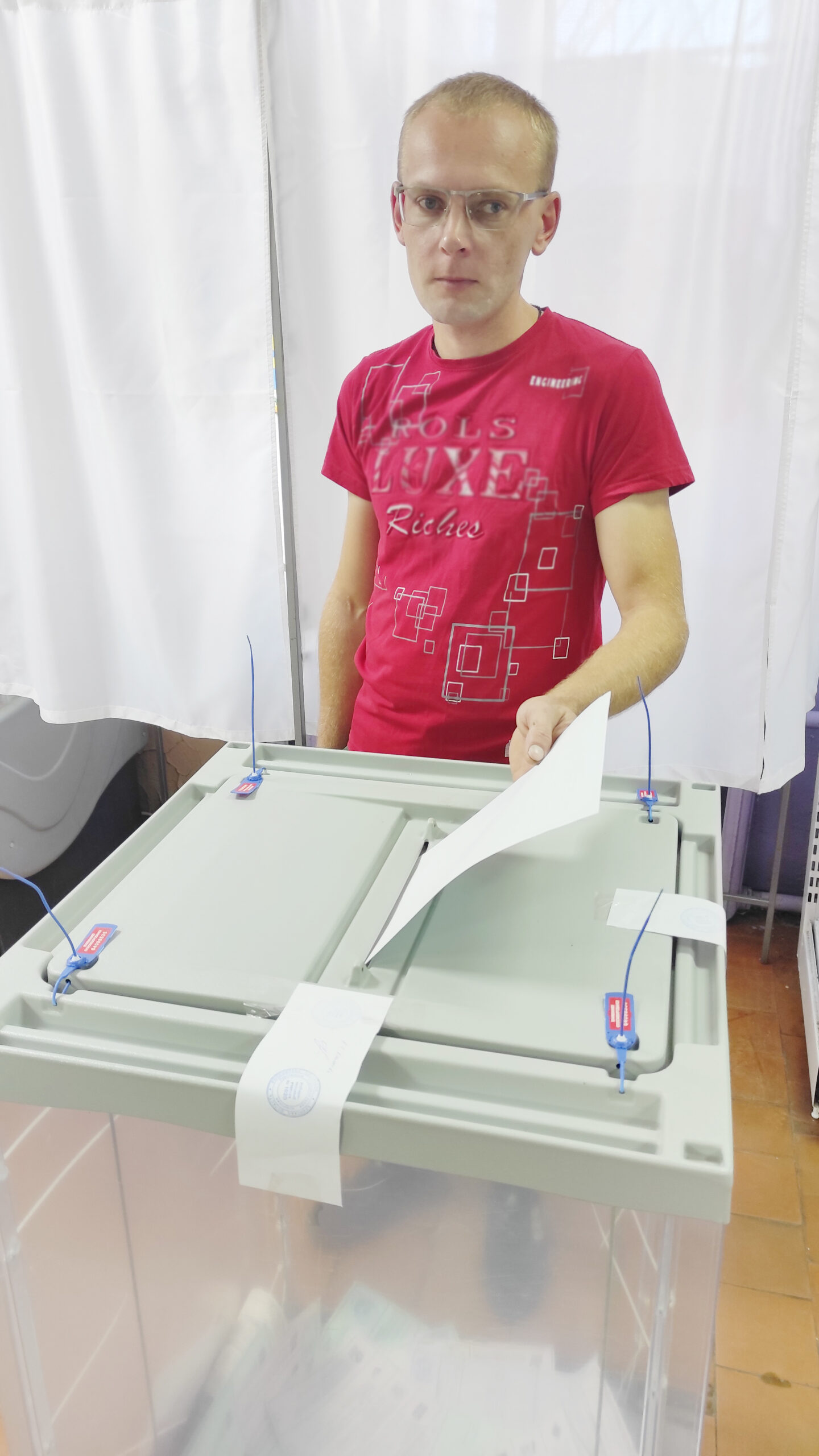 На выборах в Трубчевском районе проголосовал ветеран СВО