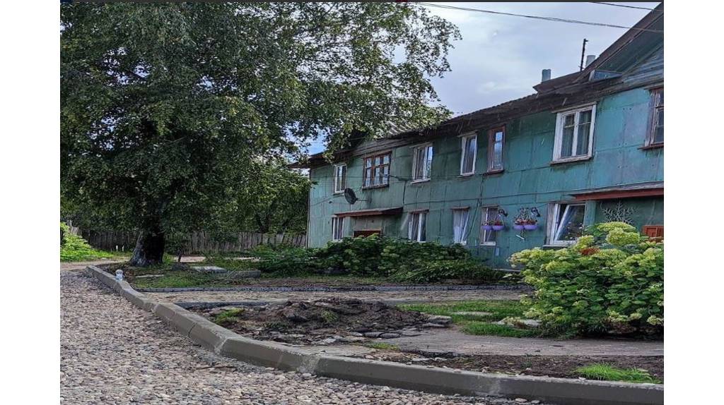 В брянском Фокино по нацпроекту благоустраивают четыре двора