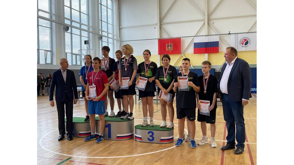 В брянском Дворце единоборств прошел городской чемпионат по настольному теннису