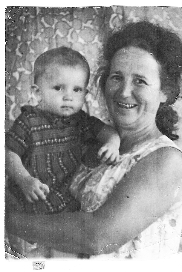 Ко Дню бабушек и дедушек теплыми воспоминаниями о своих старших родственниках поделилась жительница Трубчевска