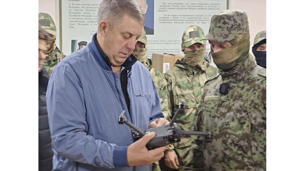 Глава Брянщины передал пограничникам квадрокоптеры