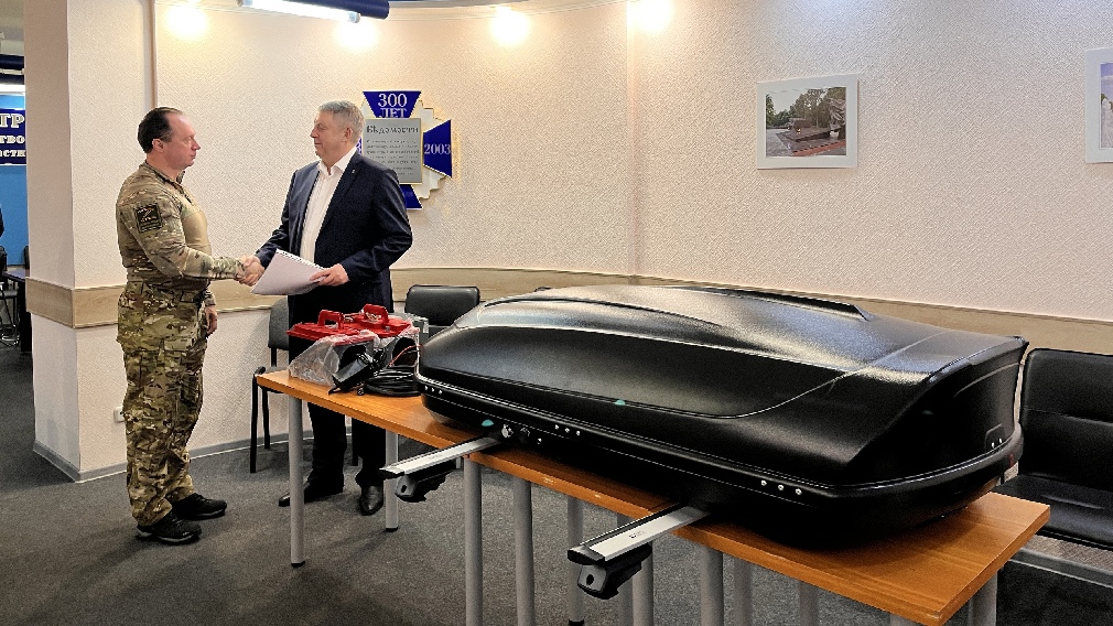 Глава Брянщины Александр Богомаз передал отряду «БАРС-Брянск» комплект специализированного оборудования