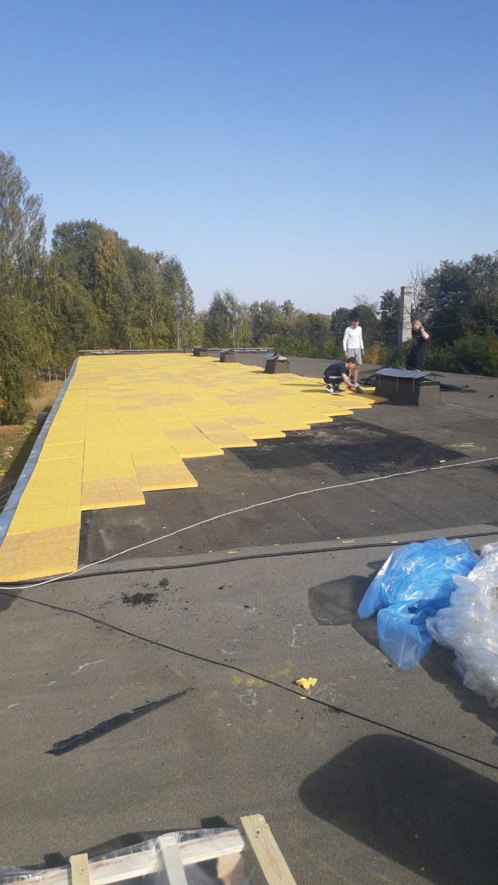 В Семячковской СОШ Трубчевского района идет ремонт кровли