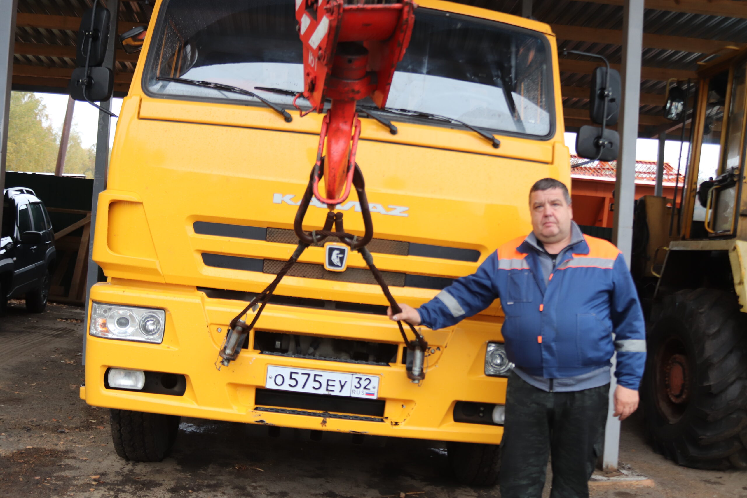 Трубчевский водитель посвятил более 30 лет профессии, причем бОльшая его часть – работа в дорожной отрасли