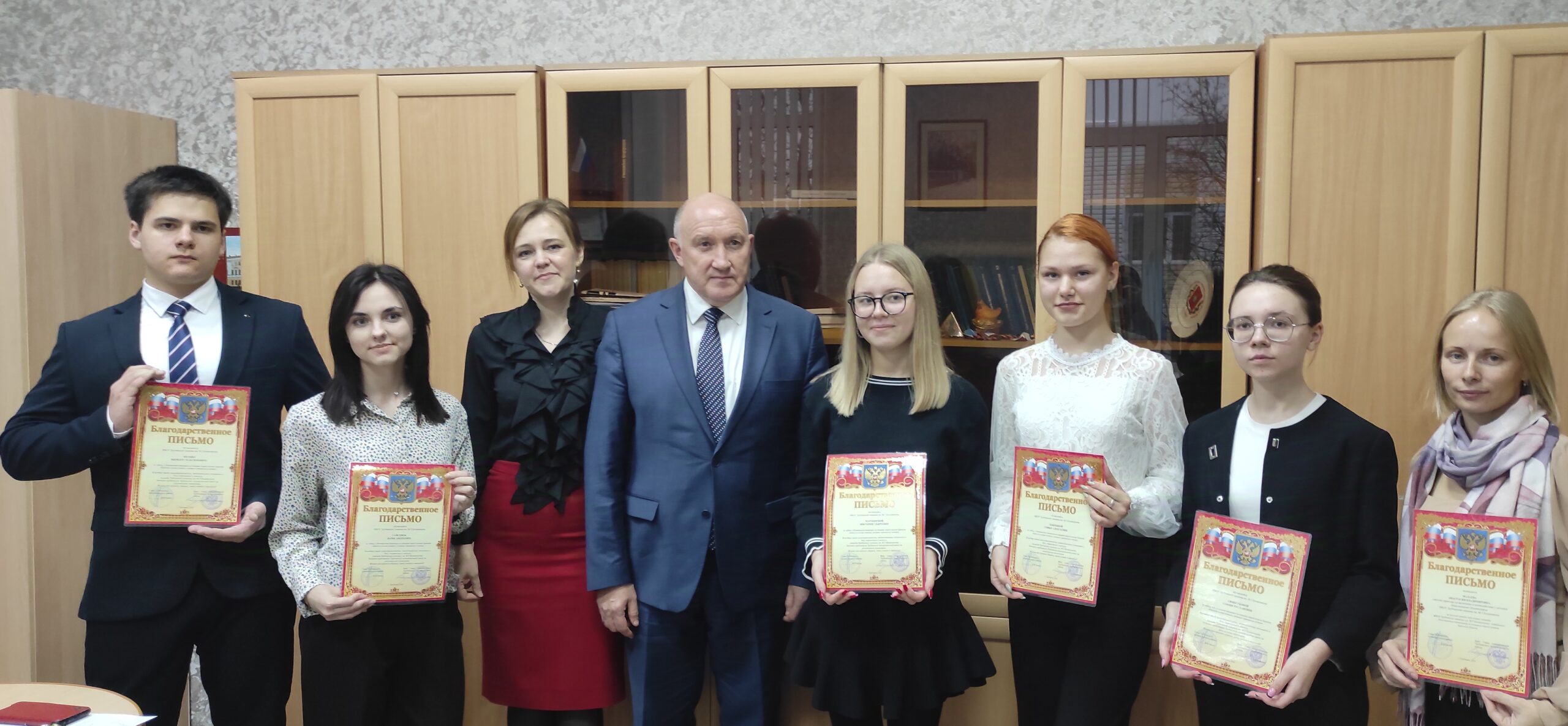 Глава Трубчевского района В. В. Евсеев встретился с командой «Первых», победившей в региональном чемпионате по оказанию первой помощи