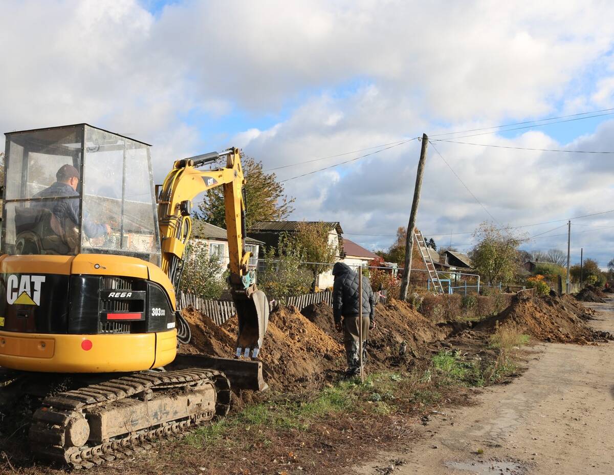 В поселке Лопандино Комаричского района Брянщины идут  работы по обновлению системы водоснабжения