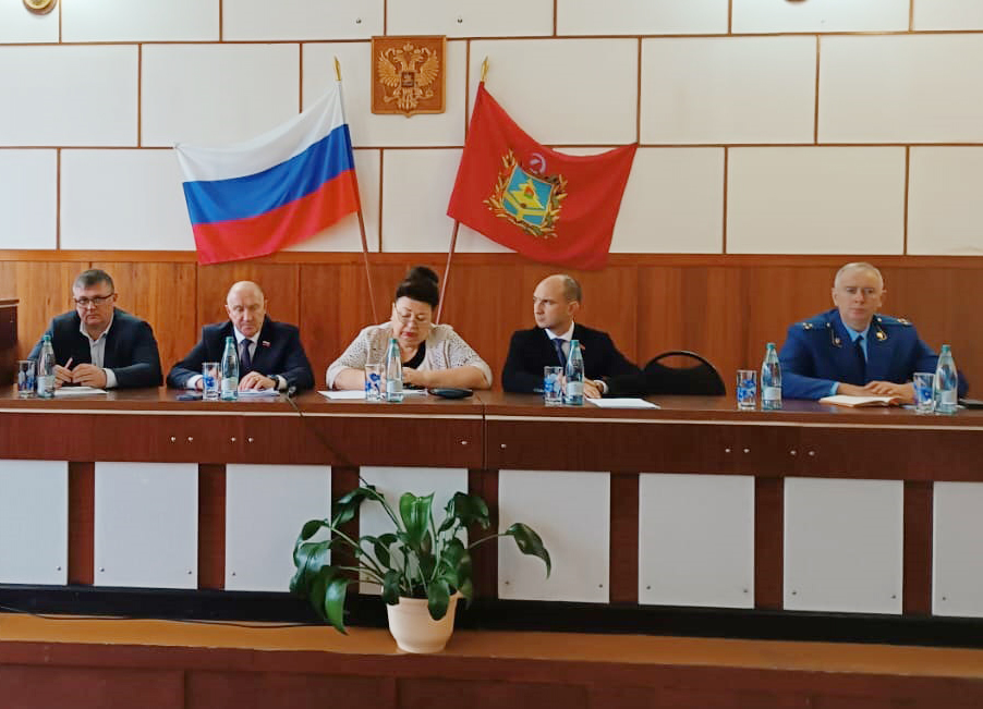 Депутаты Трубчевского районного Совета единогласно проголосовали за кандидатуру И. И. Обыденнова на должность главы администрации района