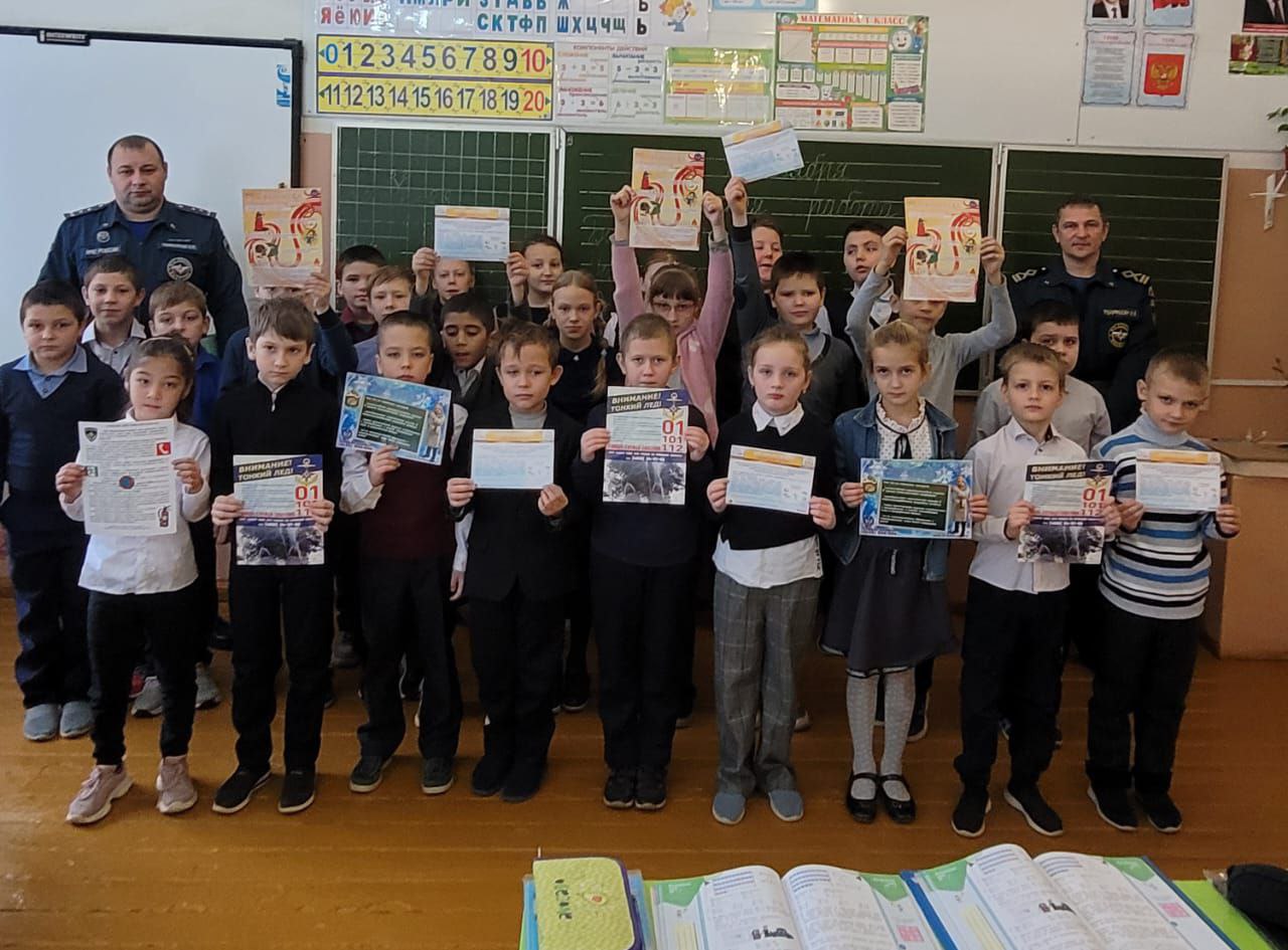 В Усохской СОШ Трубчевского района прошла встреча учеников и педагогов с сотрудниками МЧС