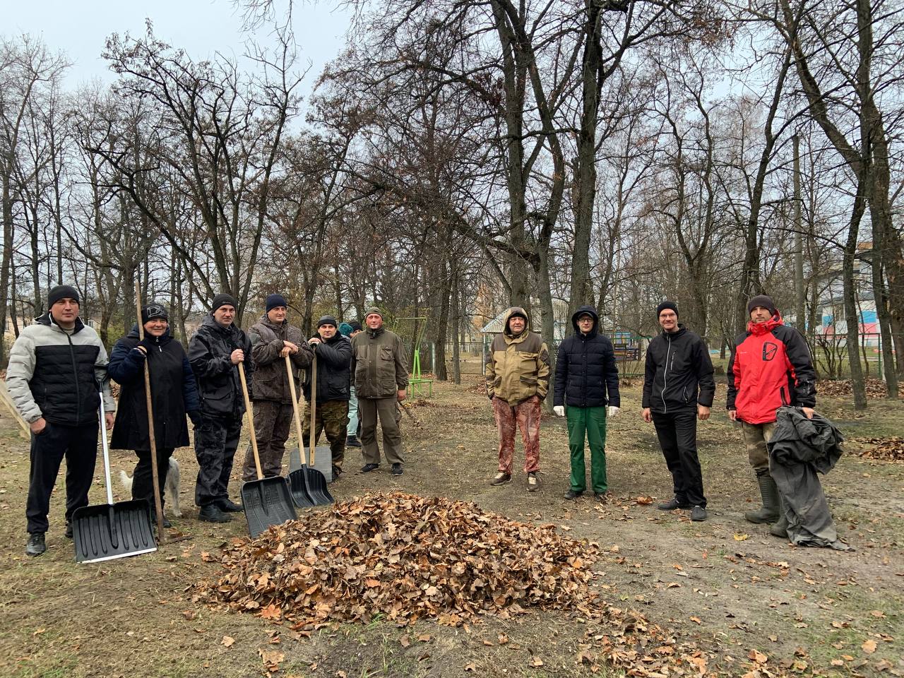 В школе №1 трубчевской Белой Березки прошел трудовой десант