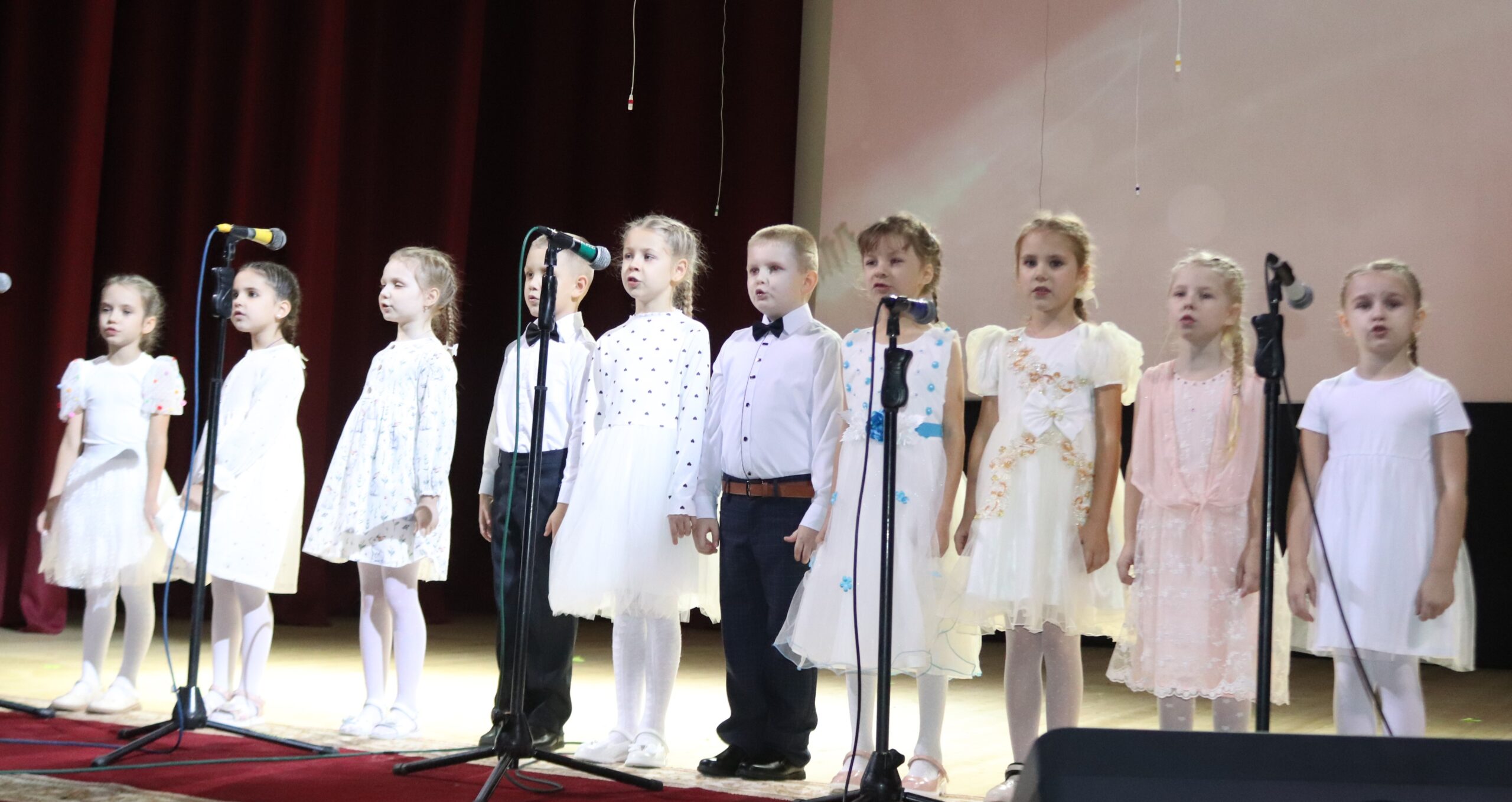 В Трубчевском РДК прошел концерт, посвященный Дню матери