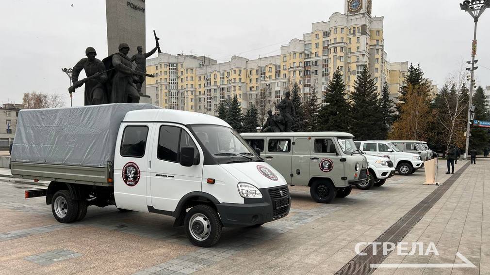 Глава Брянщины Александр Богомаз вручил ключи от новых автомобилей подразделению «БАРС-Брянск»