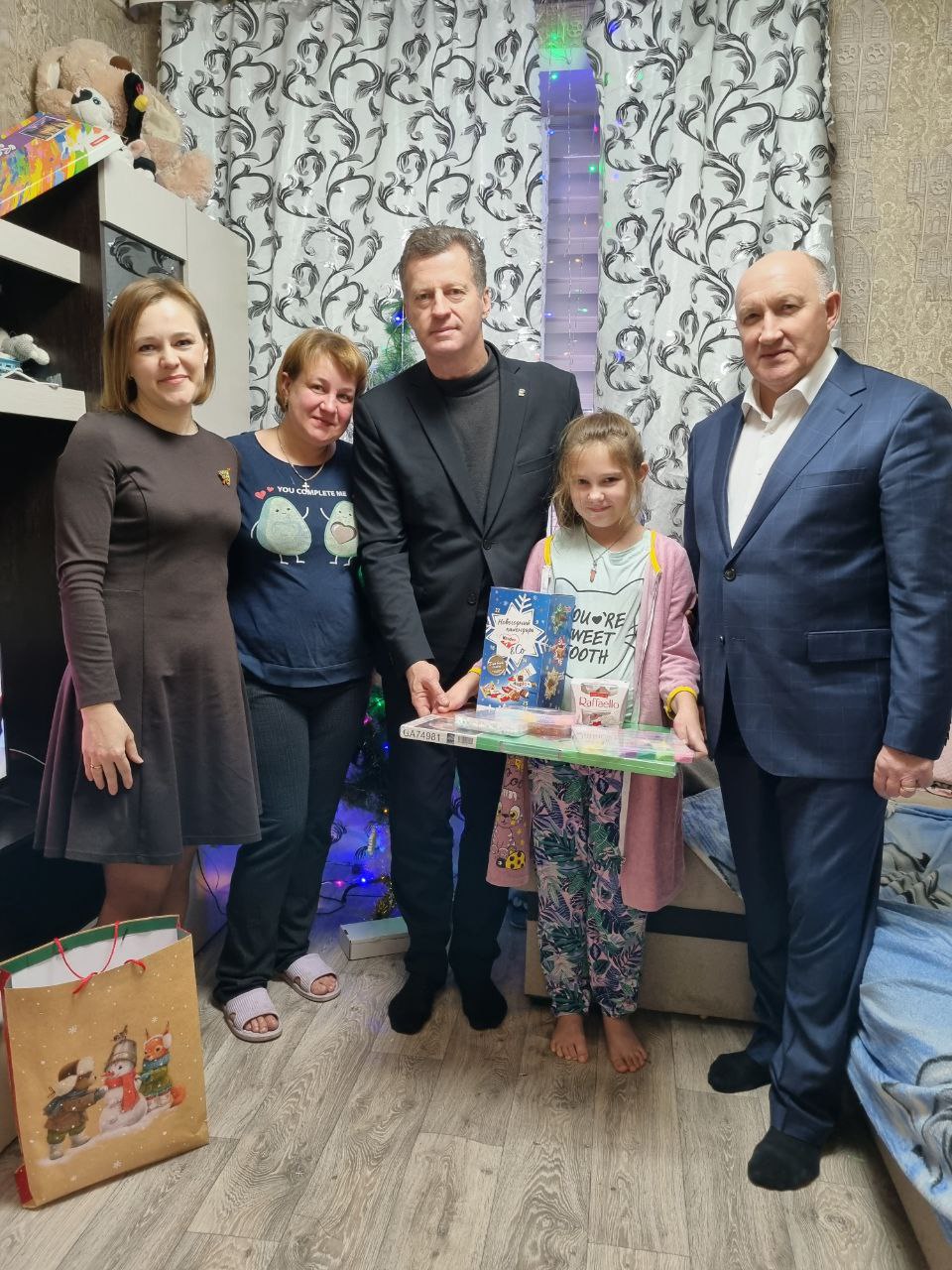 Глава Трубчевской райадминистрации Игорь Обыденнов исполнил новогоднее желание девятилетней Марины из Почепа