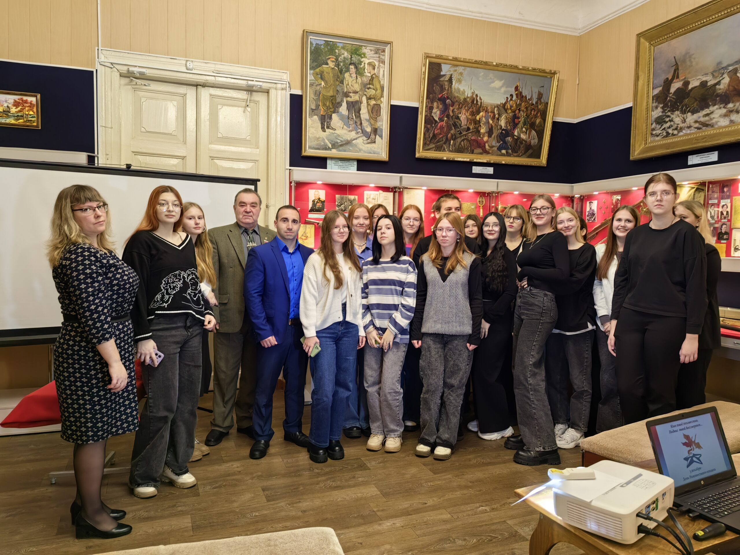 В Трубчевском музее ко Дню Неизвестного солдата прошел Урок мужества