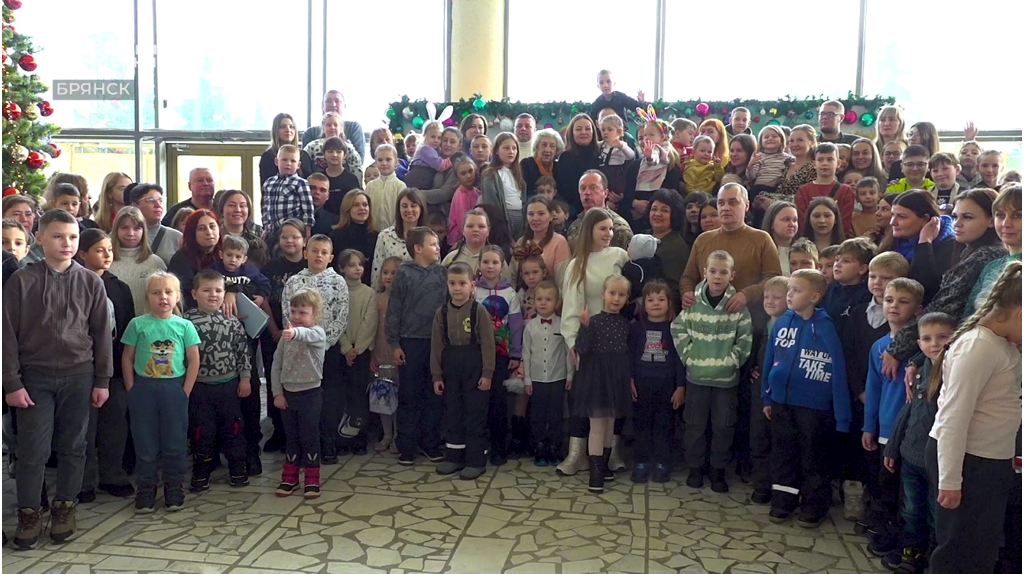 Брянский цирк провел новогоднее представление для детей из семей защитников Родины