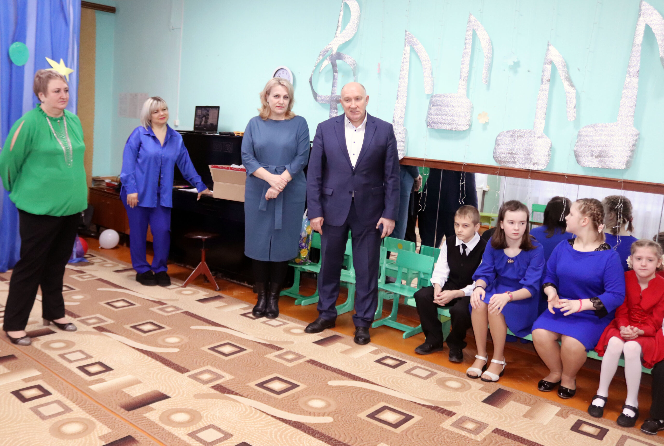 В Трубчевском Центре соцпомощи семье и детям прошел праздник «И станет мир добрее»