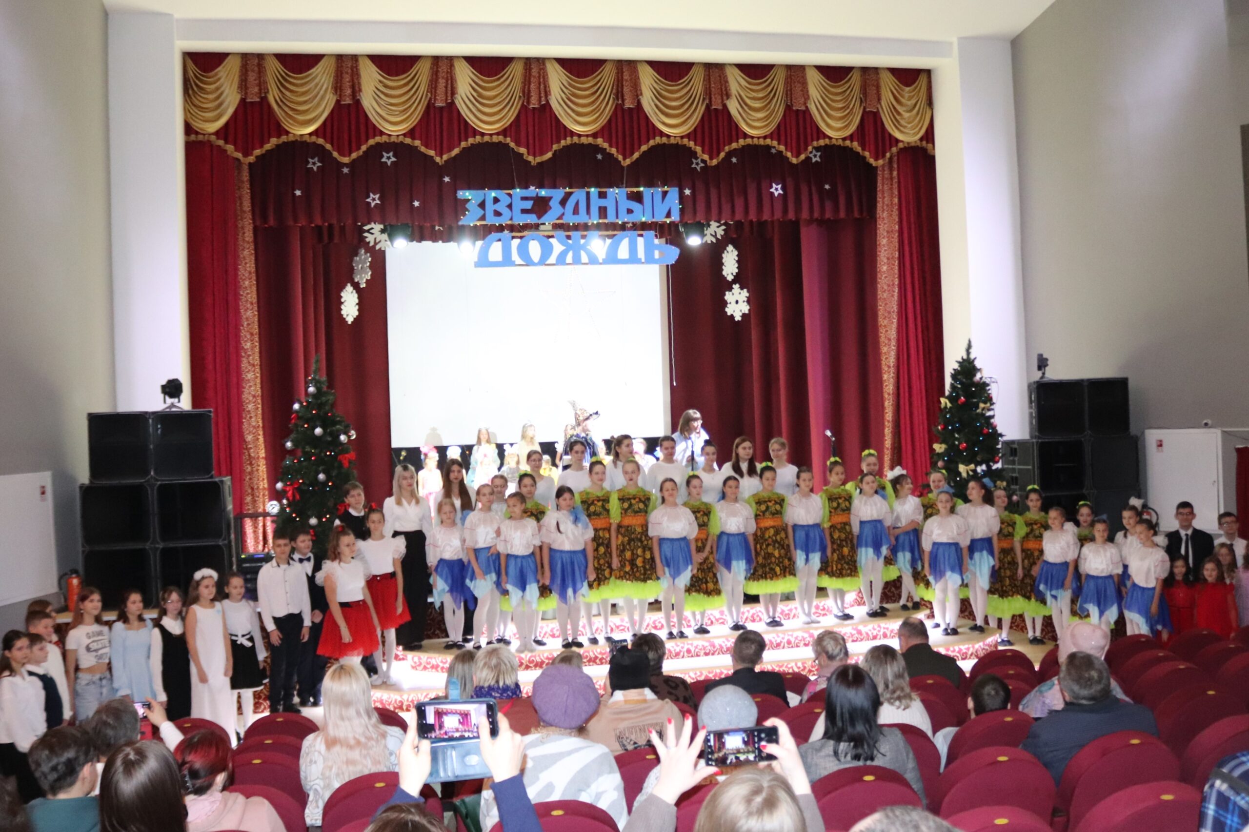 В Трубчевске прошел первый отборочный тур фестиваля-конкурса талантов «Звездный дождь»