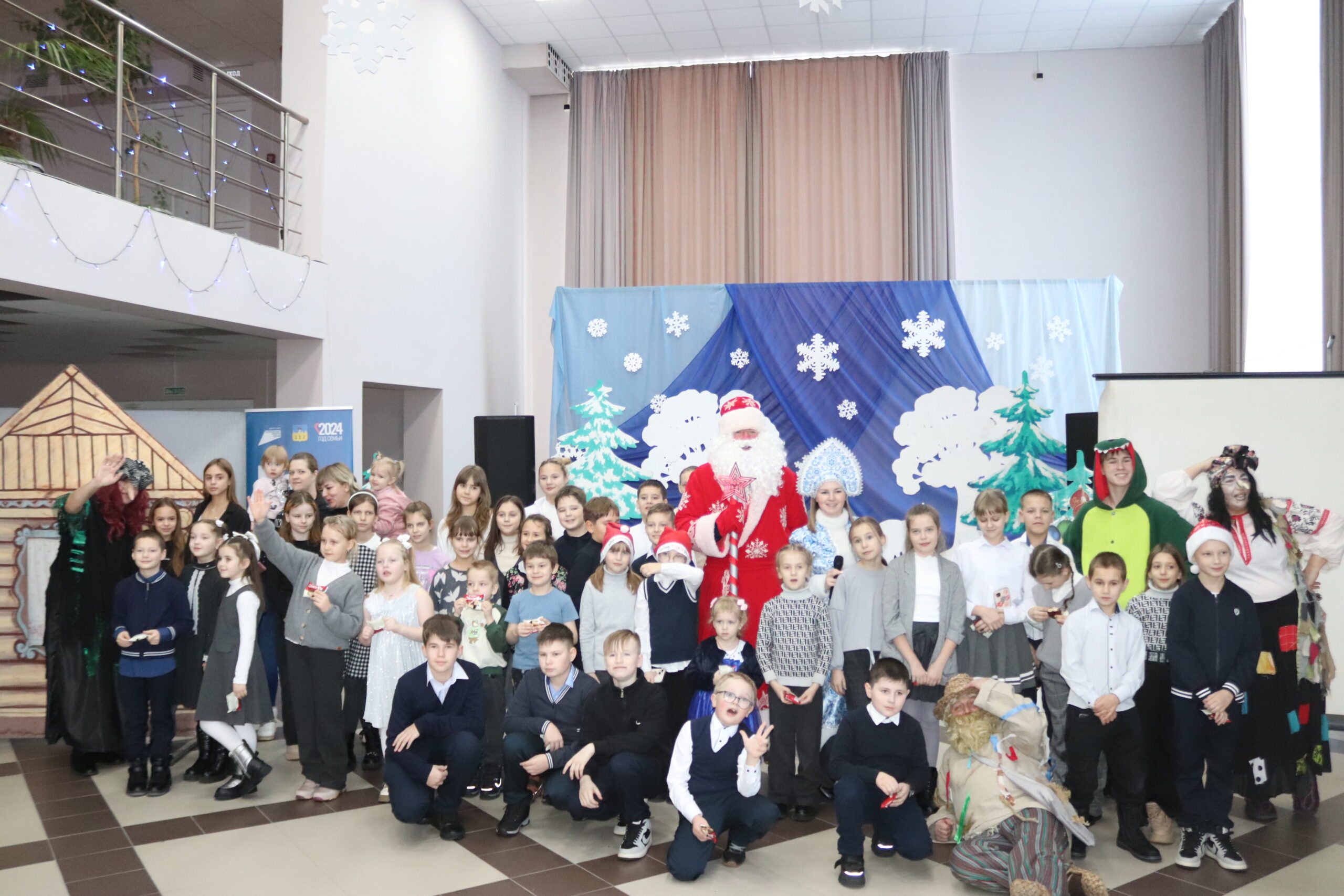 Для трубчевских детей с ОВЗ, из семей: участников СВО и многодетных — прошла «Елка»