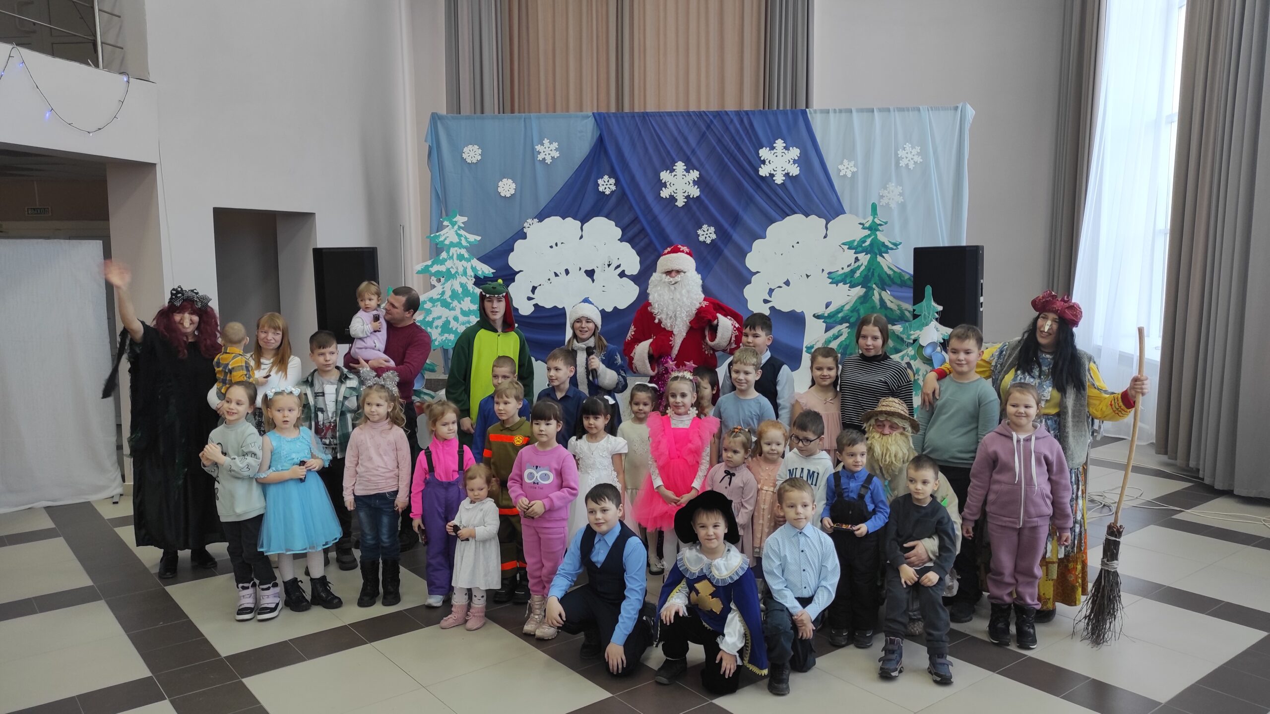 В Трубчевске прошел детский новогодний утренник-2025