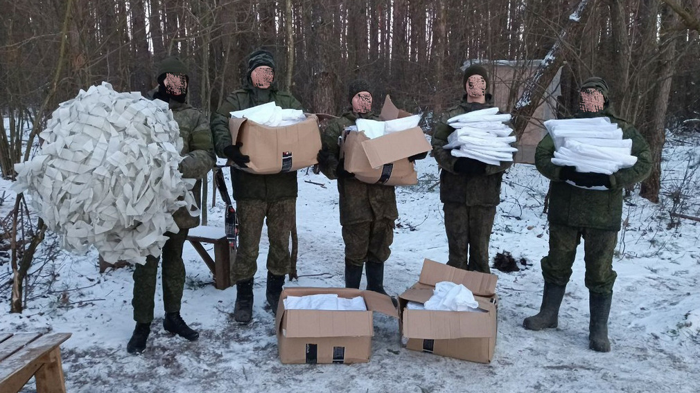 Волонтеры брянской Суземки поздравили защитников границы с праздниками