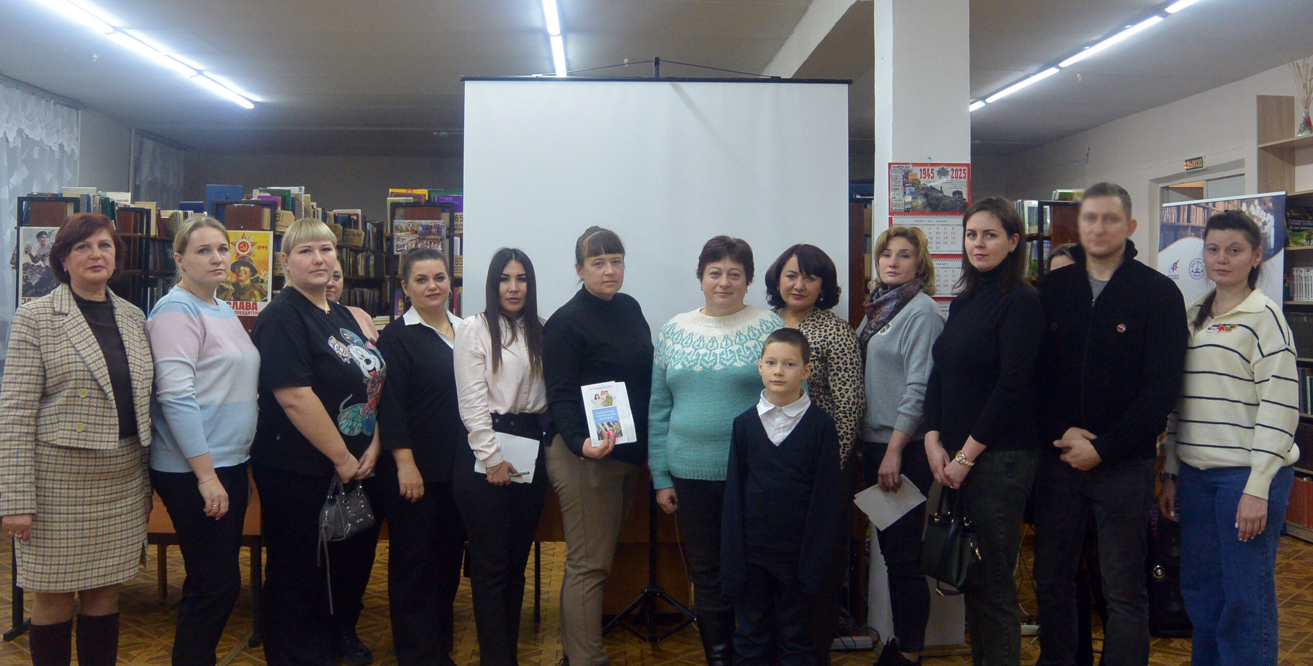 В Трубчевской библиотеке прошел информационный час «Социальные гарантии для членов семей участников СВО»