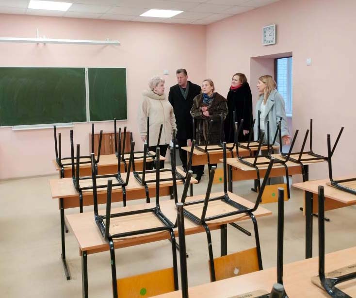 С ходом капремонта в  Трубчевской СОШ №1 ознакомилась директор департамента образования и науки Брянской области А. А. Андреева