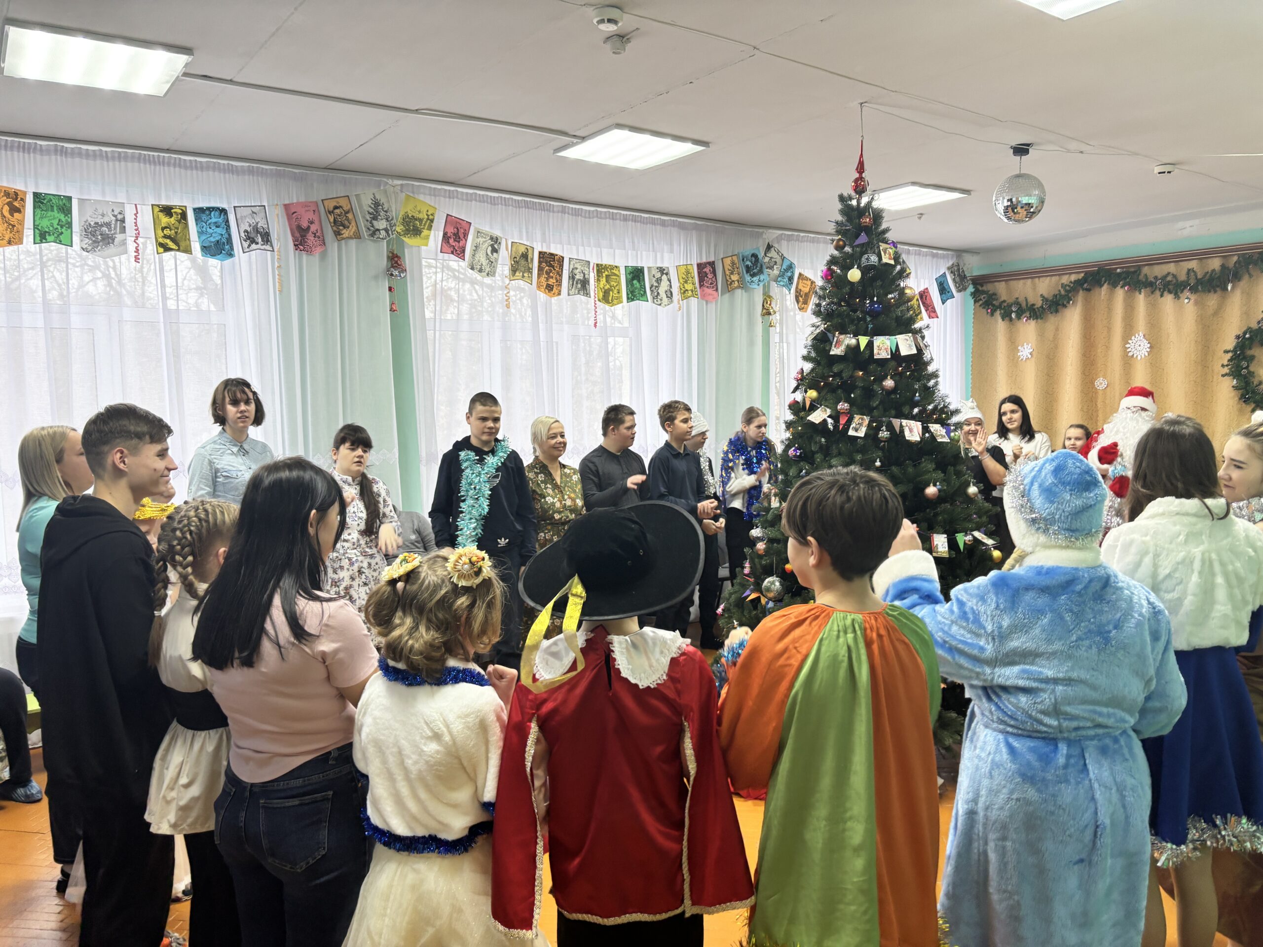 В трубчевском Центре социальной помощи семье и детям прошел праздничный утренник