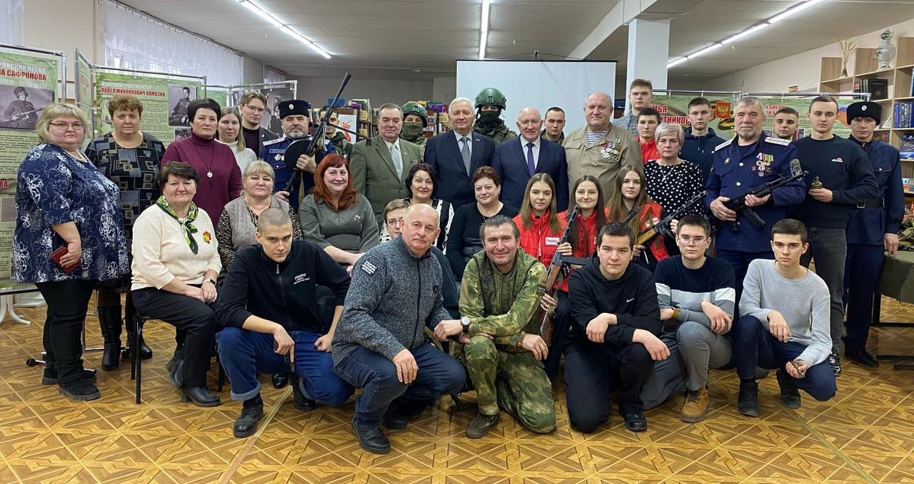 В Трубчевкой центральной библиотеке презентовали проект «Герои Брянщины: поZыVной «Победа»