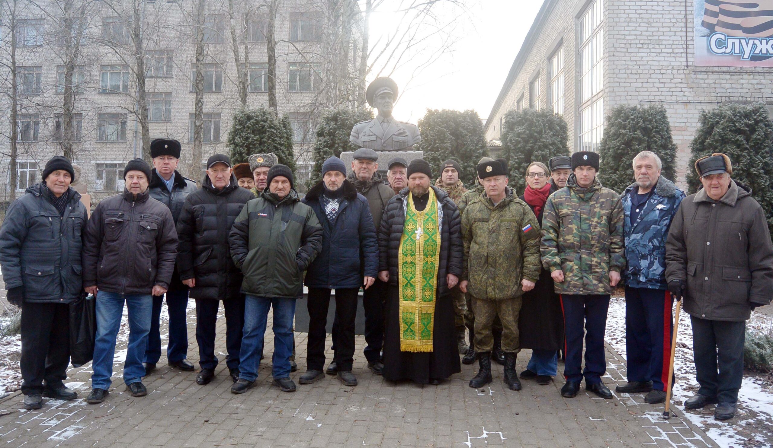 В Трубчевске в память о воинах-интернационалистах возложили цветы