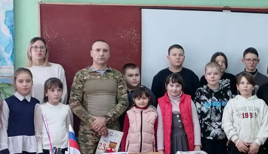 В гостях у Плюсковской СОШ Трубчевского района побывал участник СВО