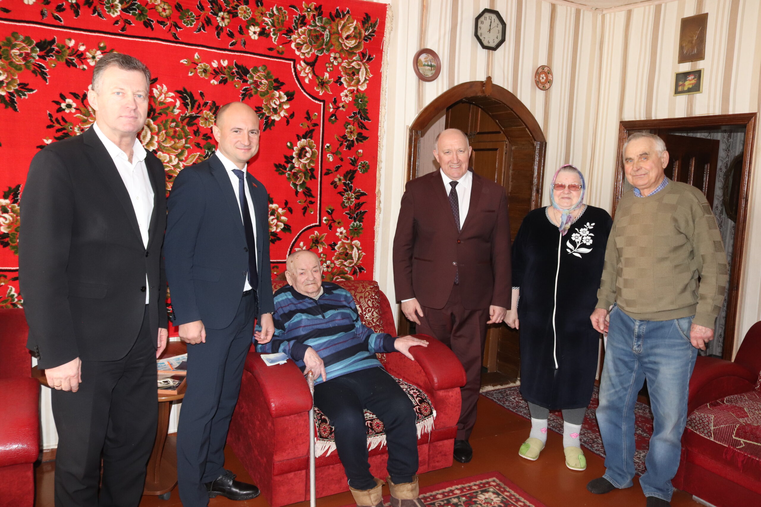 Трубчевских ветеранов Великой Отечественной войны поздравили с наступающим Днем защитника Отечества