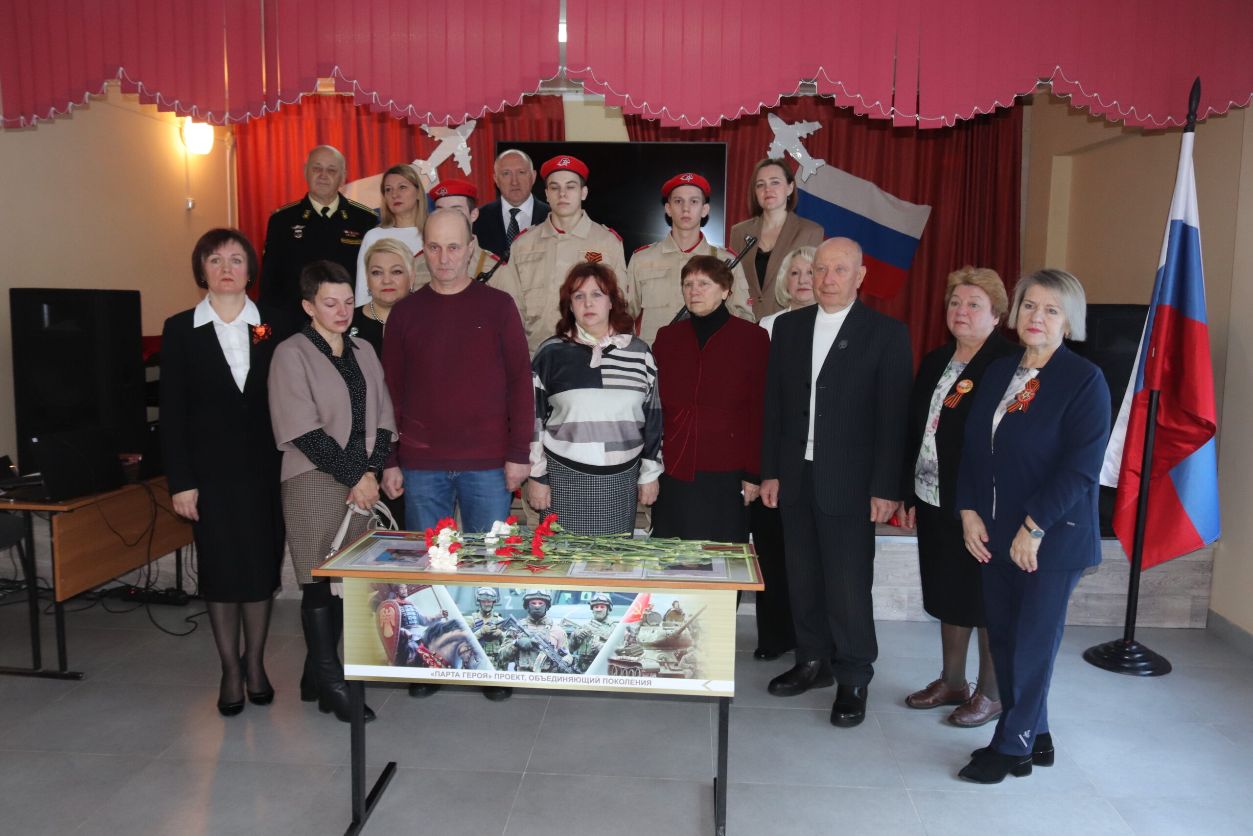 В Трубчевской школе №2 им. А. С. Пушкина открыли Парту Героя