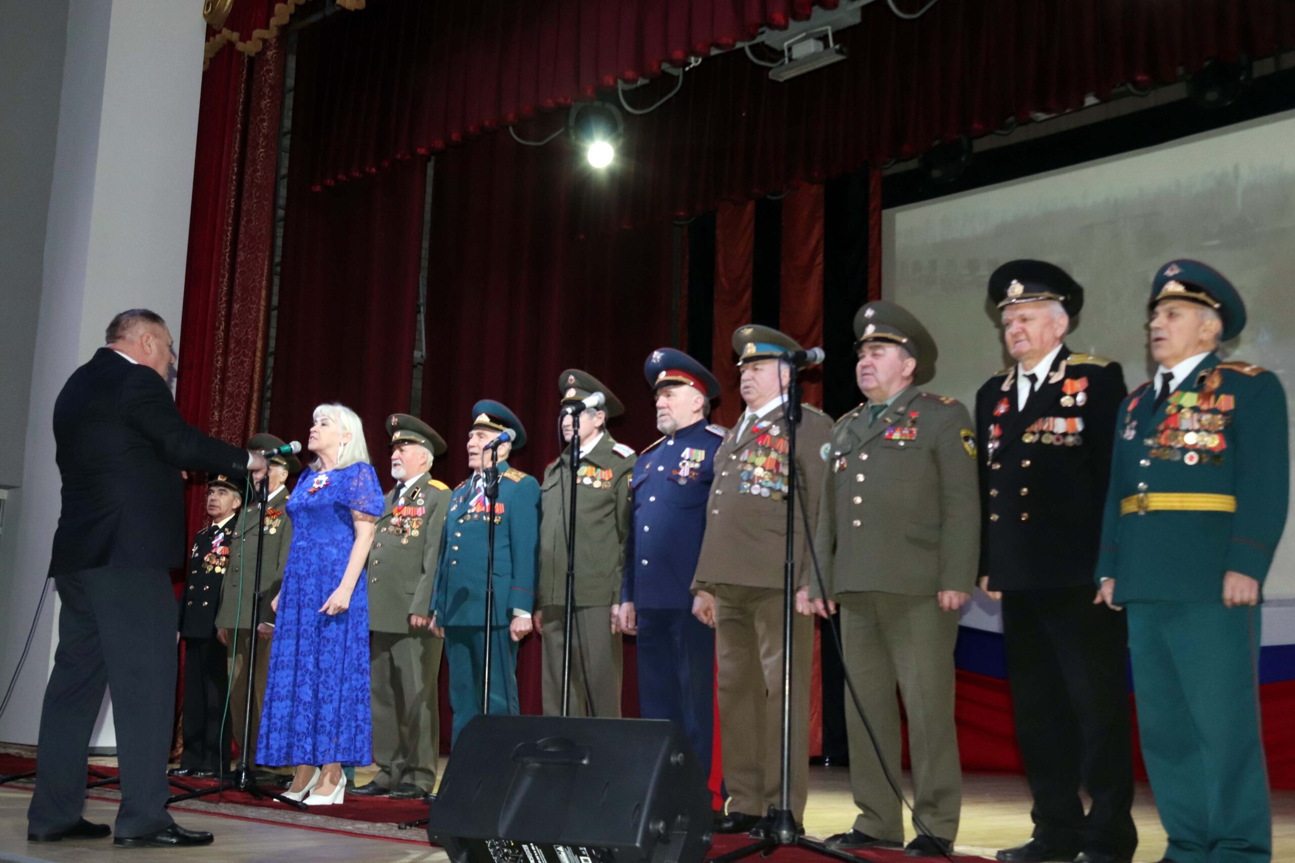 В Трубчевске прошел праздничный концерт, посвященный Дню защитника Отечества