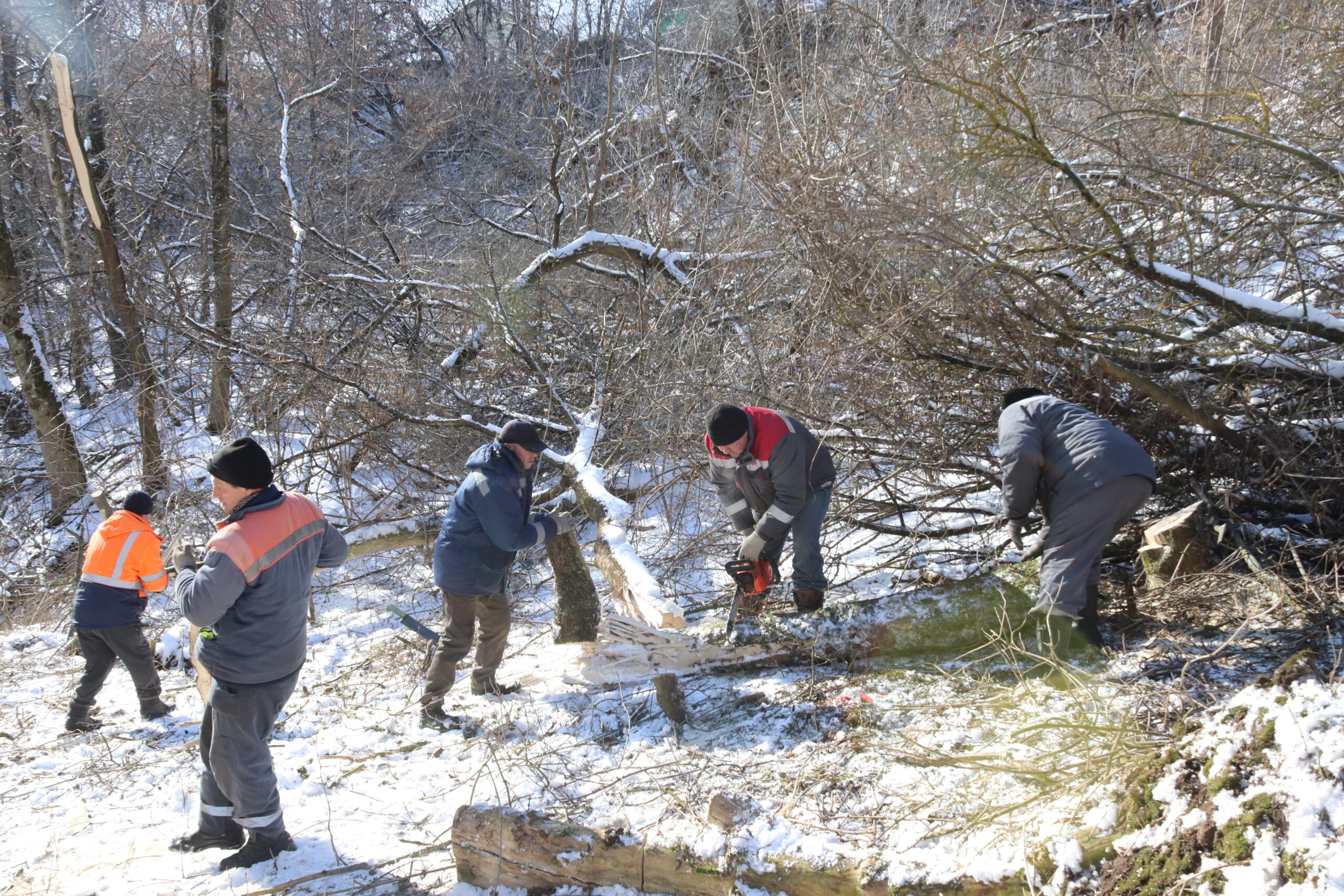 Благоустройство склона горпарка Трубчевска продолжается