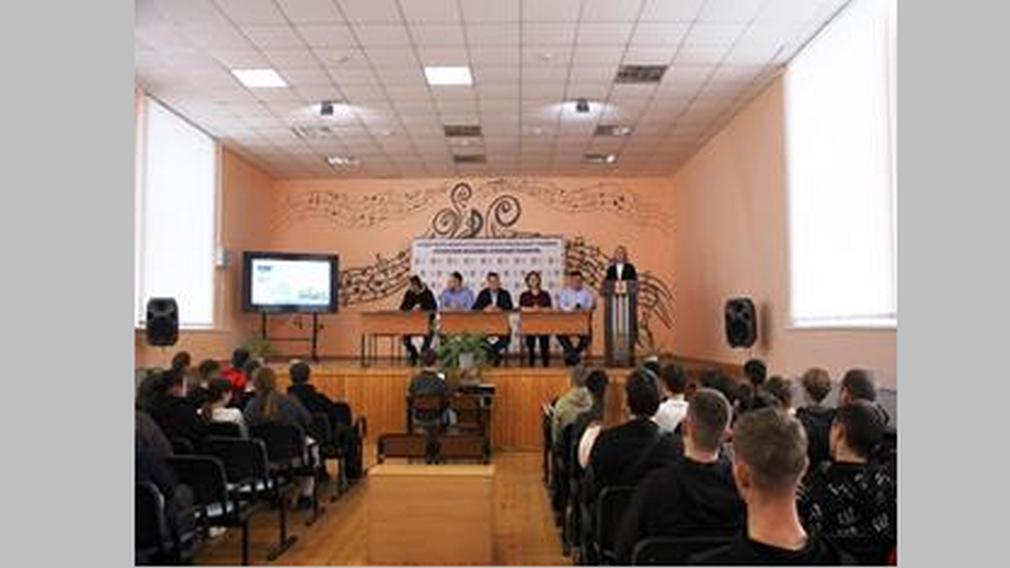 Сотрудники брянского филиала «Россети Центр» рассказали студентам о преимуществах работы в энергетической отрасли