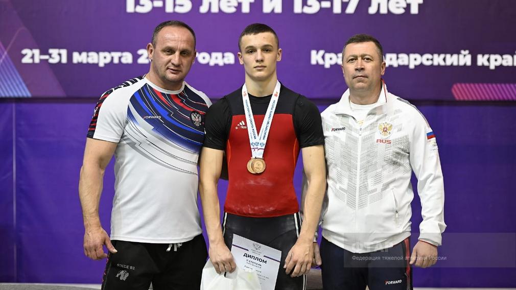 Брянский тяжелоатлет завоевал бронзовую медаль на Первенстве России