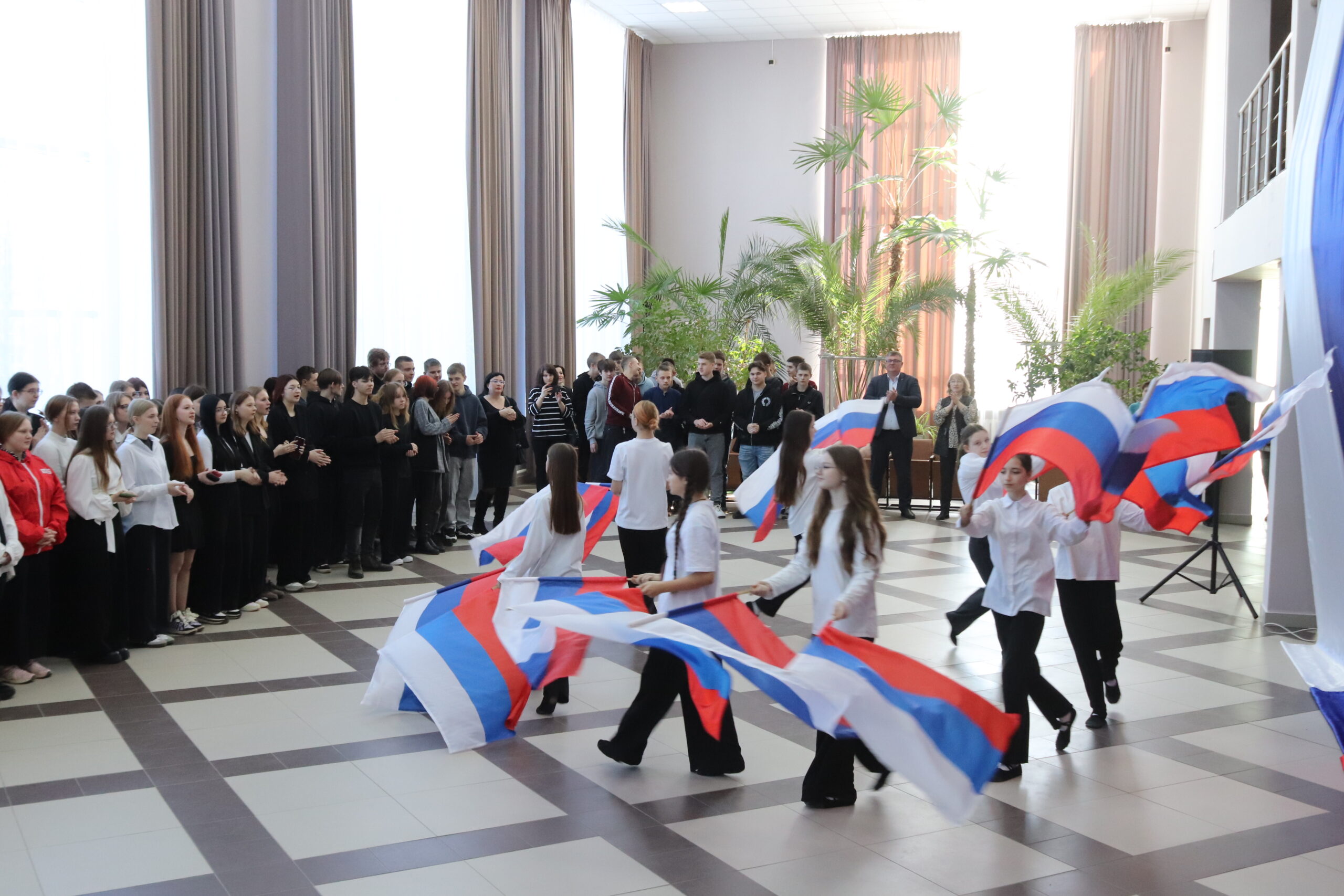 В Трубчевске прошел митинг, посвященный Дню воссоединения Крыма с Россией