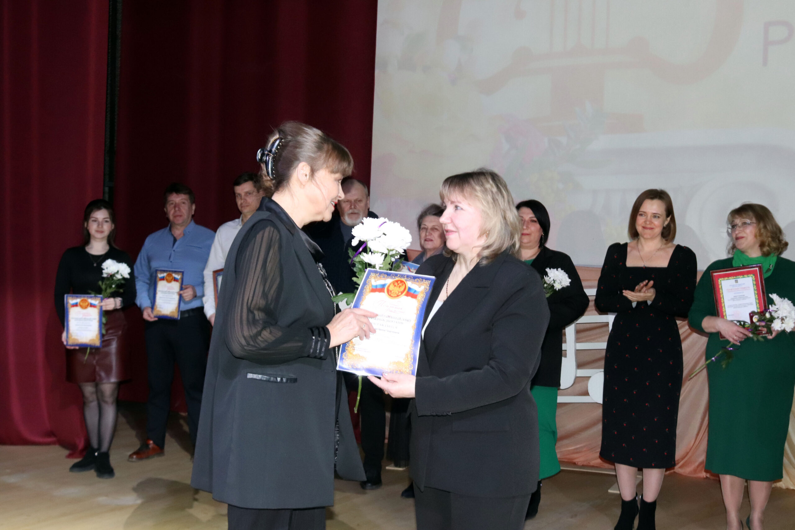 В Трубчевске поздравили с профессиональным праздником работников культуры