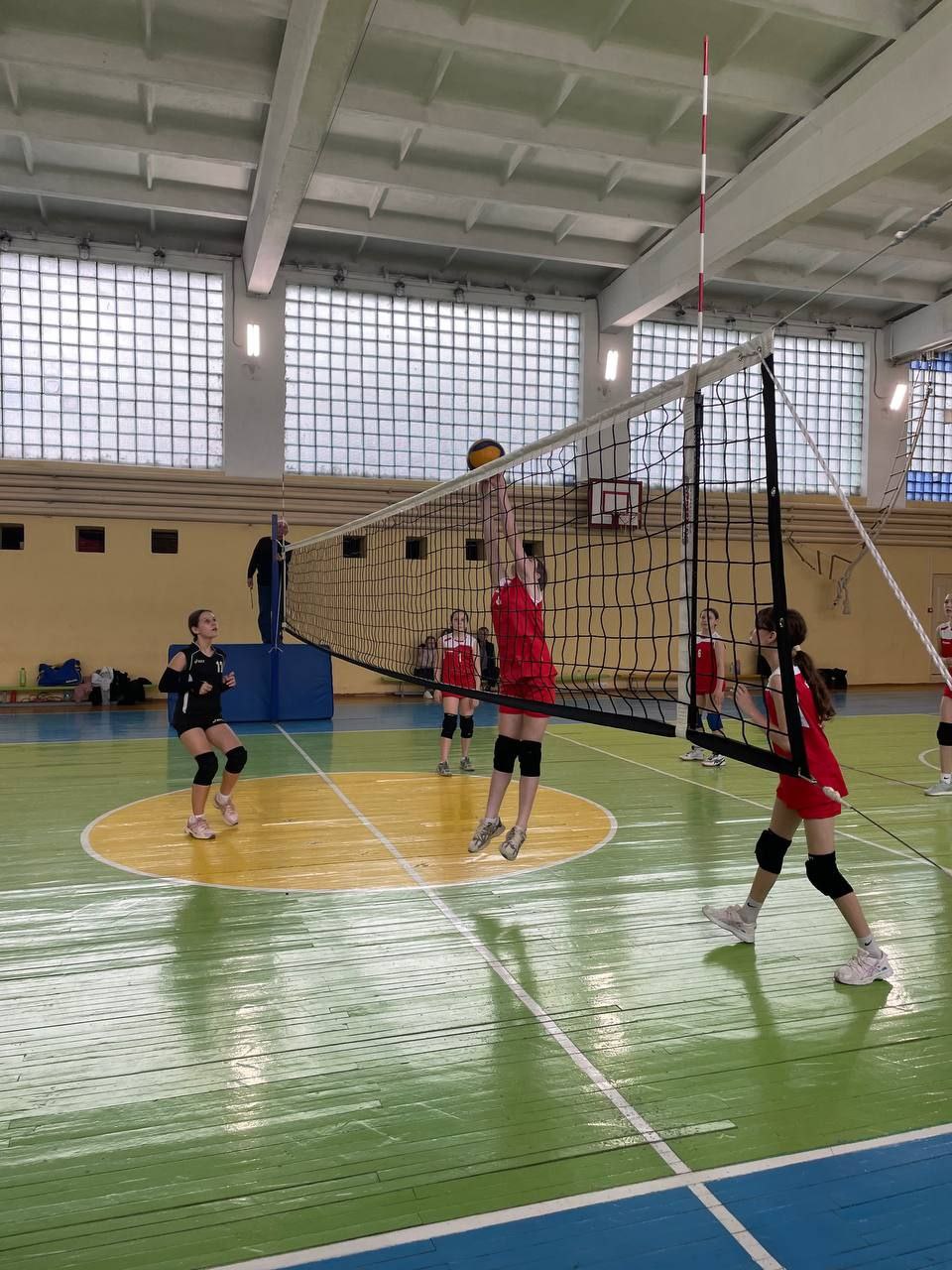 В Трубчевске прошел турнир по волейболу, посвященный Дню космонавтики и памяти Ю. А. Гагарина